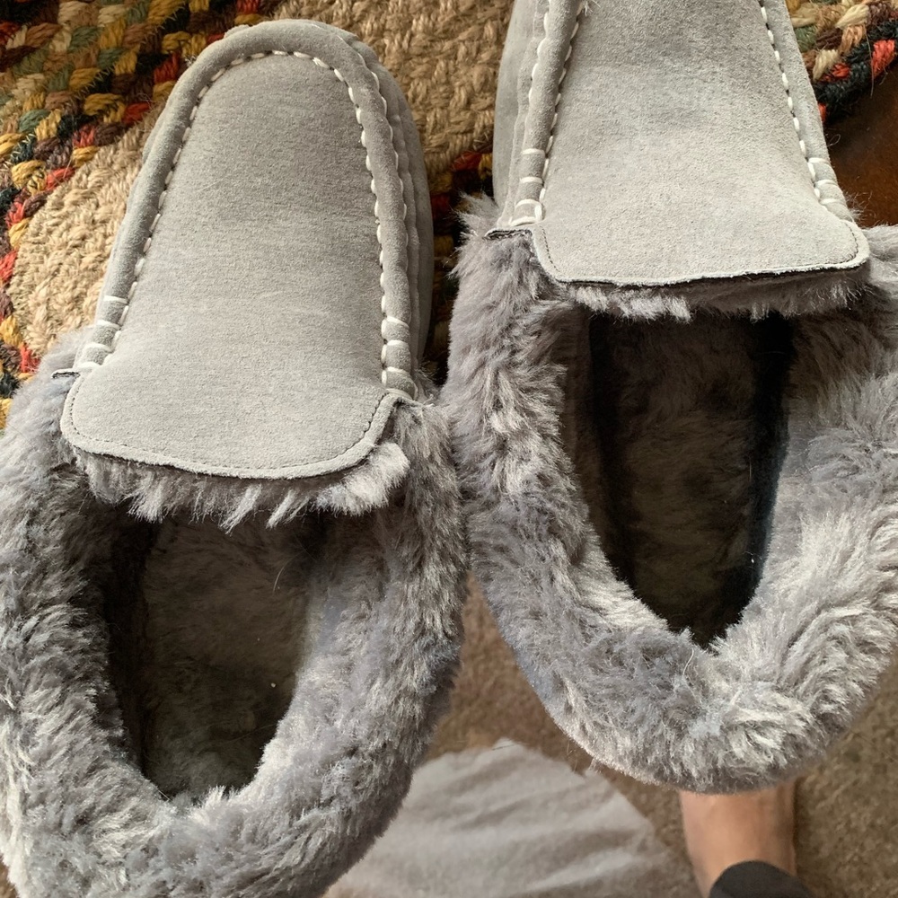 Lamo gray  slippers. Like new